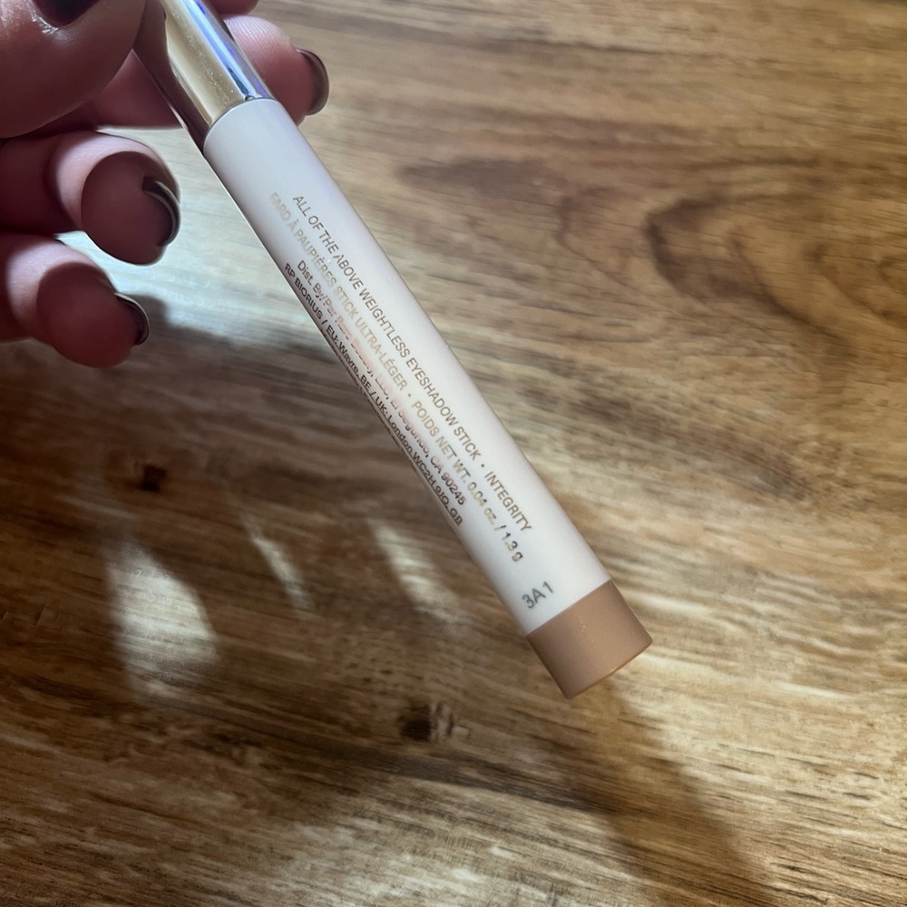RARE BEAUTY ALL OF THE ABOVE WEIGHTLESS EYESHADOW STICK - INTEGRITY - Picture 3 of 4